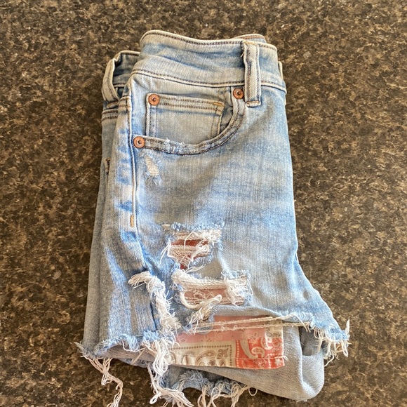American eagle light wash Jean shorts - Picture 3 of 4